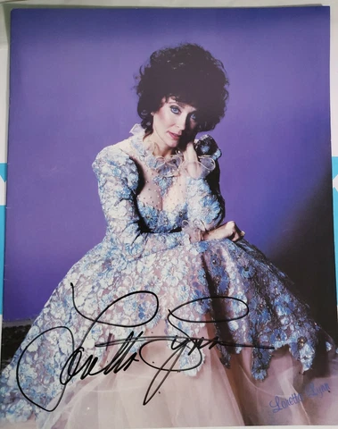 Loretta Lynn Autograph in person 16 Page Program Cover
