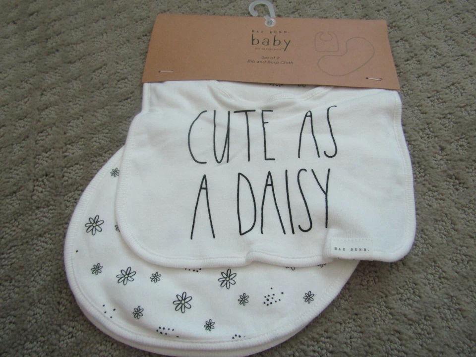 Juego de 2 baberos de bebé Rae Dunn lindo como una margarita NUEVO paño eructo y babero Foto 1 de 1