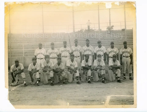 One of a Kind: Unusual KANSAS CITY MONARCHS Negro Am League 8x10 Team PHOTO Cover
