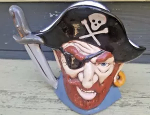 TAZZA GRANDE PIRATA VINTAGE 3D VINTAGE FATTA A MANO FIRMATA 1982 J.S. - Foto 1 di 11