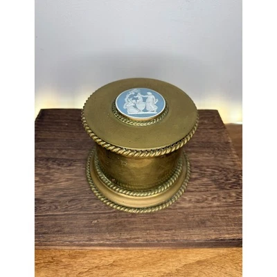 Vintage Wedgwood  Brass Trinket Box with Jasperware Cameo - Image 1 of 4