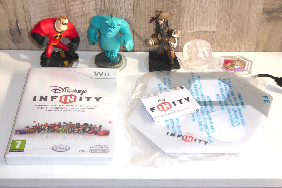 DISNEY INFINITY NINTENDO WII CON BASE E PERSONAGGI - Immagine 1 di 1