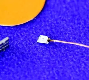 YMQ0603OR 20pz ARANCIONE 0,1 mm cablato rame smaltato modello LED SMD pre-saldato - Foto 1 di 3