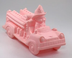 1960s Sun Rubber Co. - Firetruck with Cute Fireman Boy - Nice Details! Ex Cond! - Picture 1 of 7