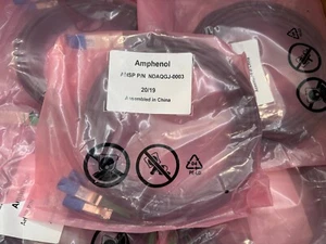 Neu Amphenol NDAQGJ-0003 QSFP28 auf 4xSFP28 3M Breakout Kabel - Bild 1 von 1
