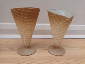 2 x vtg Bormioli Rocco Cornetto ice Cream / desert glass bowls waffle effect - Picture 1 of 4