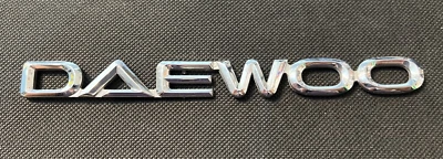 DAEWOO - INSIGNIA/EMBLEMA COCHE - 178 X 17 MM - EN MUY BUENA CONDICIÓN Foto 1 de 2