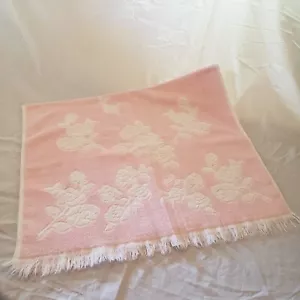 Toalla de baño de colección rosa y blanca floral reversible con flecos - Imagen 1 de 10
