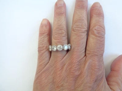 Anillo Judith Ripka Grande Plata de Ley 5 Circonitas Transparentes Banda Apilable Talla 9 Foto 1 de 4