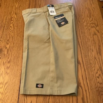 Dickies Twill Work Short Loose Fit Khaki Mens Size 30. 15” Inseam. NWT - Image 1 of 4