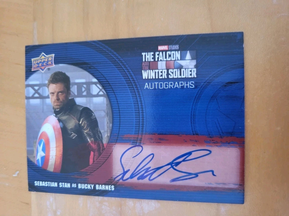 UD El Halcón y el Soldado de Invierno Sebastian Stan como Bucky Barnes Automático Foto 1 de 2