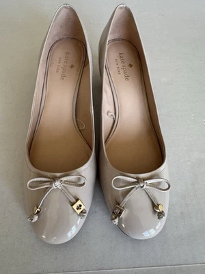 Kate Spade Bev Bow Patent Leather Block Heel Mule in Tusk Beige Womens Size 10 - Image 1 of 4