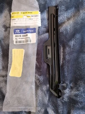 2001-2005  Hyundai Sonata 865163-D000 Bumper Mounting Bracket, Right, Front - Image 1 of 2