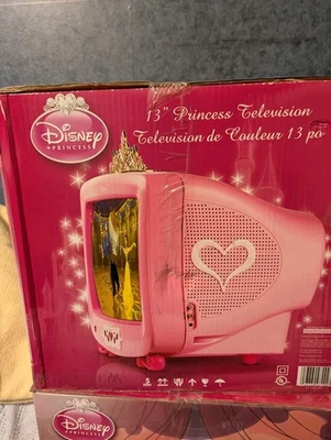 Disney Princesa 13" Color TV Rosa Corona y Corazón Diseño Vintage Estilo Retro Foto 1 de 4