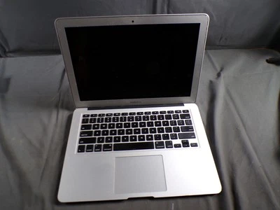MacBook Air "Core i5" 1.7 13" 1.7 GHz Core i5 (i5-331 7U) 4GB RAM - Image 1 of 4