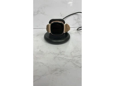 Fitbit Versa 4 (FB523) Smartwatch w049000173128 * - Image 1 of 4