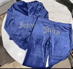Neu mit Etikett! Großer JUICY COUTURE BLING TRAININGSANZUG - Atlantis - Hose & Hoodie selten - Bild 1 von 8