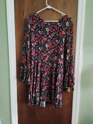 Mini Vestido American Eagle Negro Floral Acampanado Manga Campana Talla M - Nuevo con Etiquetas Foto 1 de 4