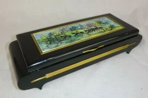 Caja de música moderna de laca de mediados de siglo de colección PierGiovanni Urbino Fox Hunt - Imagen 1 de 12