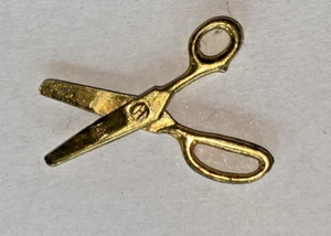 VINTAGE INTERCAST BRASS GOLD TONE MINI SHEARS SCISSORS DRESSMAKER? 1" CHARM? - Picture 1 of 7