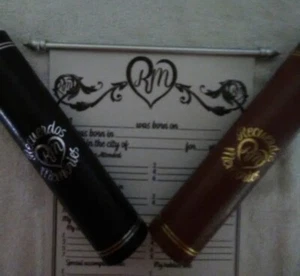 Recuendos Memories Kapselrolle rot oder schwarz Tube Life Happened LLC - Bild 1 von 12