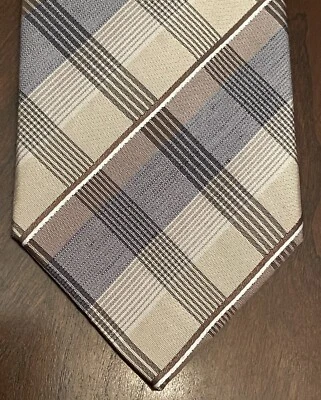 Geoffrey Beene 95% Silk 5% Linen Men’s Neck Tie Made In China - Image 1 of 4