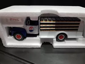 First Gear Pepsi-Cola 1951 Ford F-6 Bottler's Truck, #19-0110 1:34 Die-Cast - Picture 1 of 8