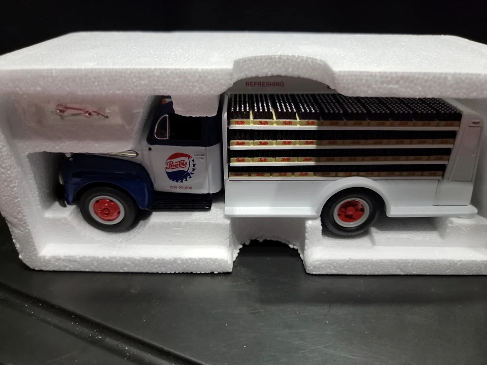First Gear Pepsi-Cola 1951 Ford F-6 Bottler's Truck, #19-0110 1:34 Die-Cast - Image 1 of 4