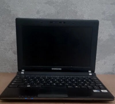 Samsung Notebook Laptop - Black (NP-N2... Windows 7 *FAULTY - Spares Or Repairs* - Image 1 of 4