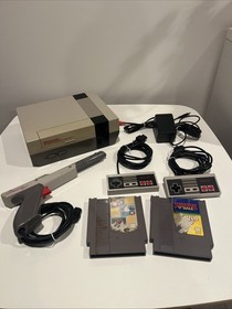 Nintendo Entertainment System NES Console - Gray (NES-001) 2 Controllers, Gun