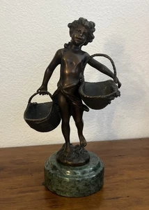 Estatuilla de querubín de bronce con cestas sobre base de mármol - estilo Art Nouveau vintage - Imagen 1 de 12