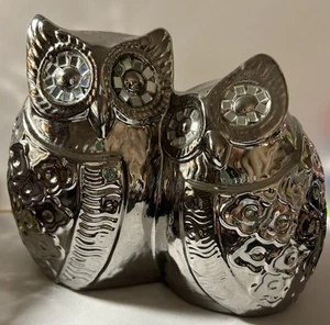 Shinny Silver Metal Double Owl Figurine Joined Together Textured Wings & Face - Picture 1 of 14