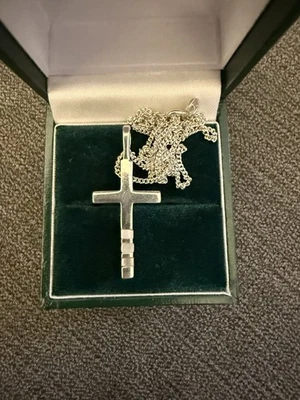 Lovely Sterling Silver Cross And Chain  With Mother of Pearl Decoration - Image 1 of 4