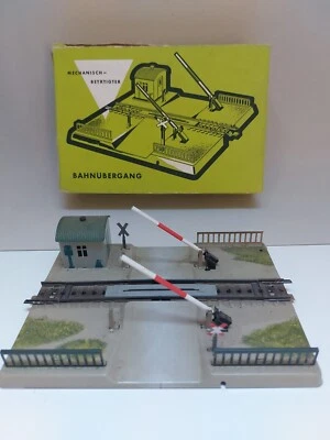 Märklin 7390 Mechanischer Bahnübergang in OVP alte Epoche, Blech  - Bild 1 von 4
