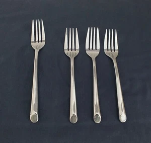 TOWLE Edelstahl WAVE, 3 Salatgabeln, 1 Tafelgabel, hell! LotAa1 - Bild 1 von 2