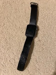 Apple Watch Series 1 Aluminum Case, 38mm, Space Grey with Leather Band - Photo 1 sur 9