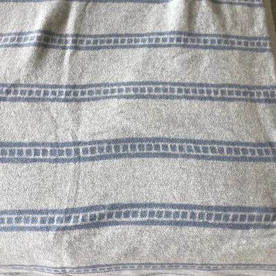 Manta polar reversible azul y gris Chappy Wrap 79" X 57" Alemania Foto 1 de 4