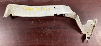 Soporte guardabarros derecho audi a4 quattro 2009-2012 8k0821136b fabricante de equipos originales. Foto 1 de 4