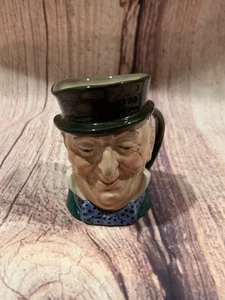 "Taza de colección Royal Doulton Mr. Micawber D 5843 A Mark Toby 3,25""" - Imagen 1 de 6