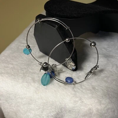 Pulseras "Las playas están llamando, debo ir!" Dijes y piedras para tu deleite Foto 1 de 4