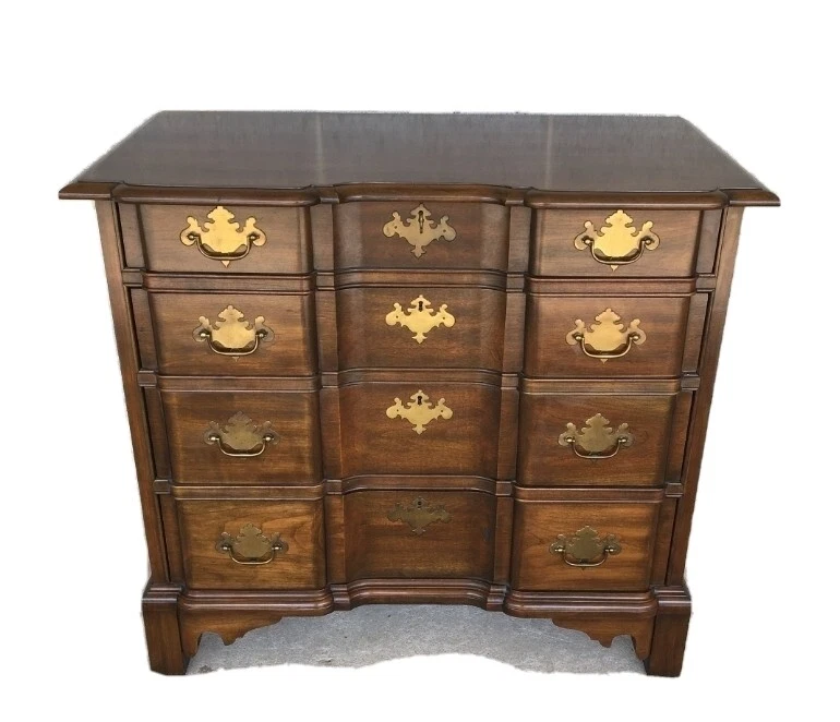 Cofre delantero bloque cerezo estilo Chippendale casa tradicional de Pennsylvania Foto 1 de 4