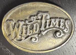 WILD TIMES - WESTERN STYLE - MESSING OVALE GÜRTELSCHNALLE - ERHABENE SCHRIFT - 70er Jahre - Bild 1 von 5