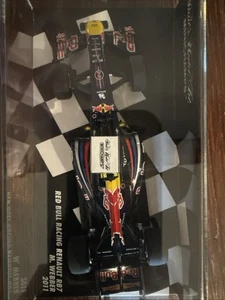 Minichamps Red Bull Racing Renault RB7 driven by M Webber 2011 - Picture 1 of 4