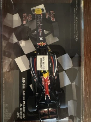 Minichamps Red Bull Racing Renault RB7 driven by M Webber 2011 - Image 1 of 4