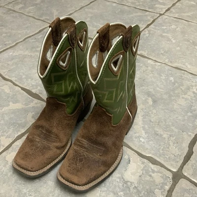 Botas occidentales Ariat Charger juveniles talla 1 verde marrón gamuza cuero punta cuadrada Foto 1 de 4