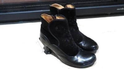 JOHN FLUEVOG Baroque Lorraine Black Patent and Velvet Embroidered Ankle Boots 9 - Image 1 of 4