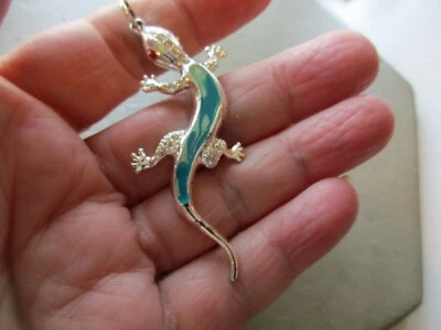 COLAR PINGENTE RÉPTIL LAGARTO CRISTAL ESMALTE TURQUESA TOM PRATA VINTAGE REINO UNIDO - Imagem 1 de 4
