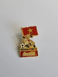 Morocco World Cup USA '94 Souvenir Lapel Pin Coca Cola Striker the Dog - Picture 1 of 6