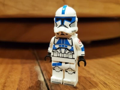 LEGO Star Wars GCC Kix Minifigure Medic 501st Clone Trooper + Medic Backpack - Image 1 of 4