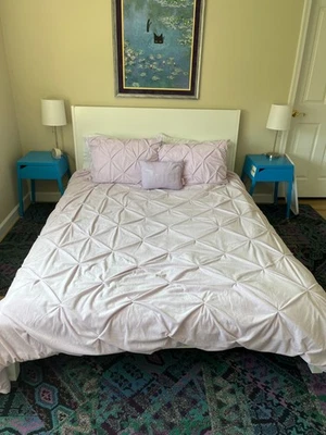 Cama plataforma queen blanca con cabecero. IKEA. ¡Excelente estado! Foto 1 de 2